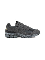 SNEAKERS 2002